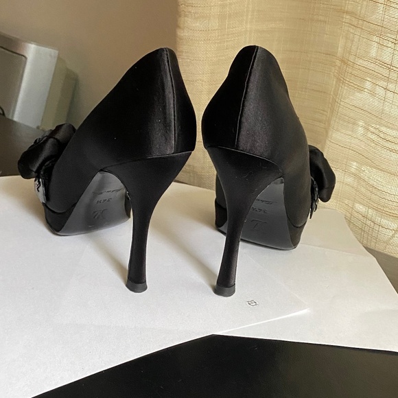 Louis Vuitton black satin open toe heels pumps slip ons 34.5 FLOWER ACCENT LV - Picture 11 of 11